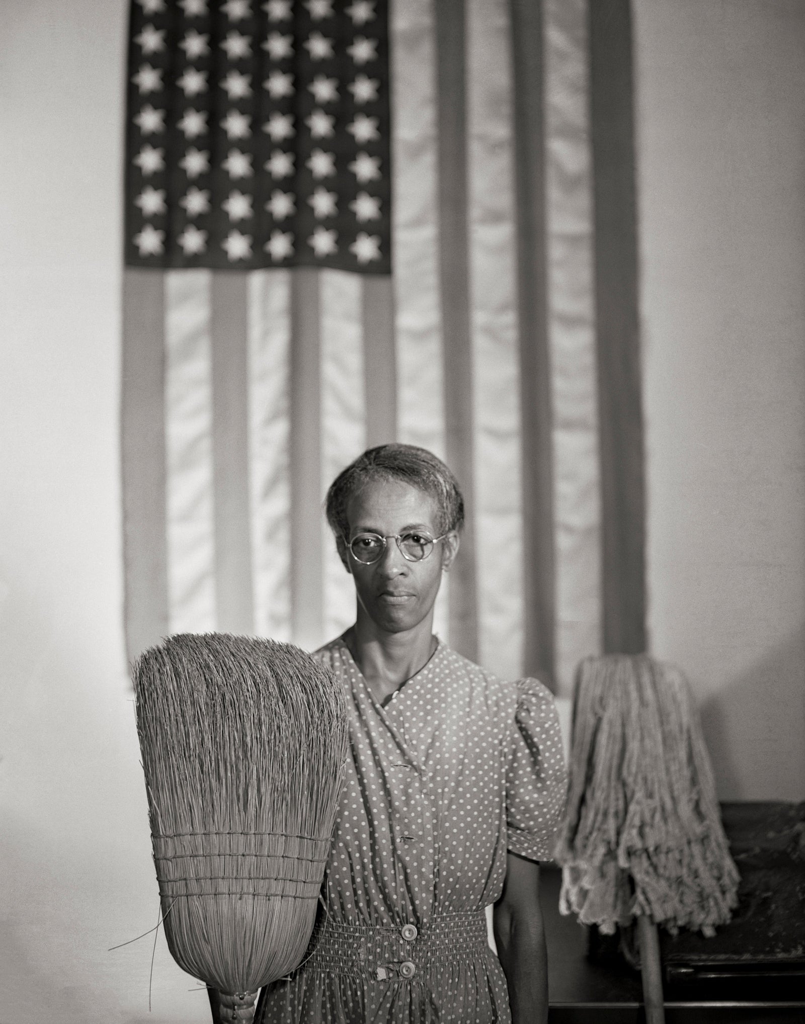 American Gothic photo, Washington DC, 1942, Gordon Parks Historical Pix