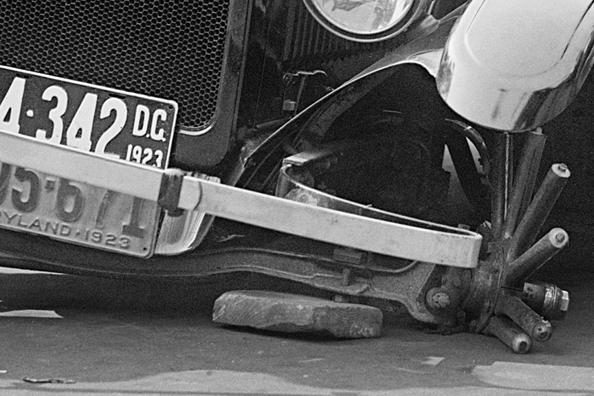 Chevy Lost Wheel in 1927 Historical Pix