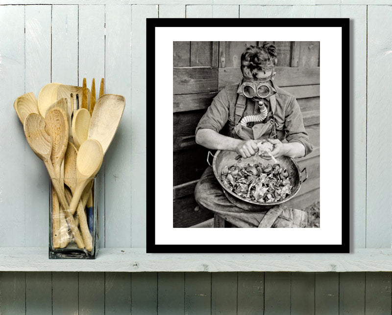 Clever soldier uses Gas Mask To Peel Onions, 1917 Historical Pix