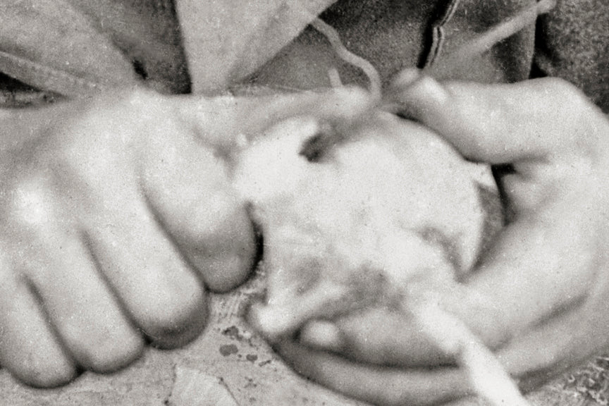 Clever soldier uses Gas Mask To Peel Onions, 1917 Historical Pix