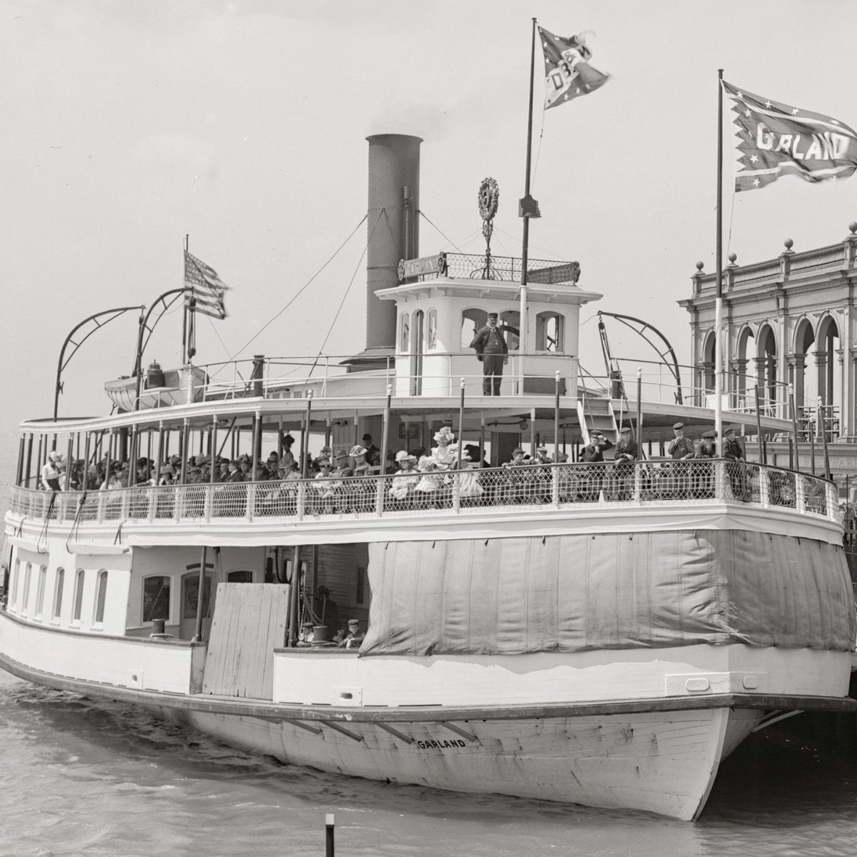 Ferry to Belle Isle Park, Garland Steamboat, Detroit River, 1905, Detroit Historical Pix
