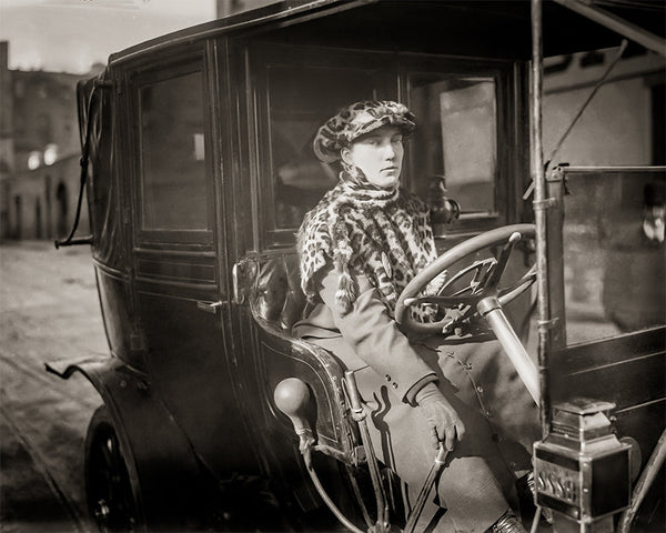 First-Licensed-Woman-Taxi-