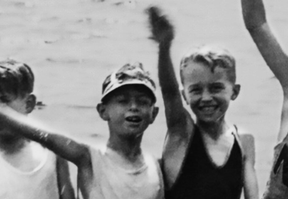 Kid's Waving In the Washington DC, Tidal Basin, Lincoln Memorial Historical Pix