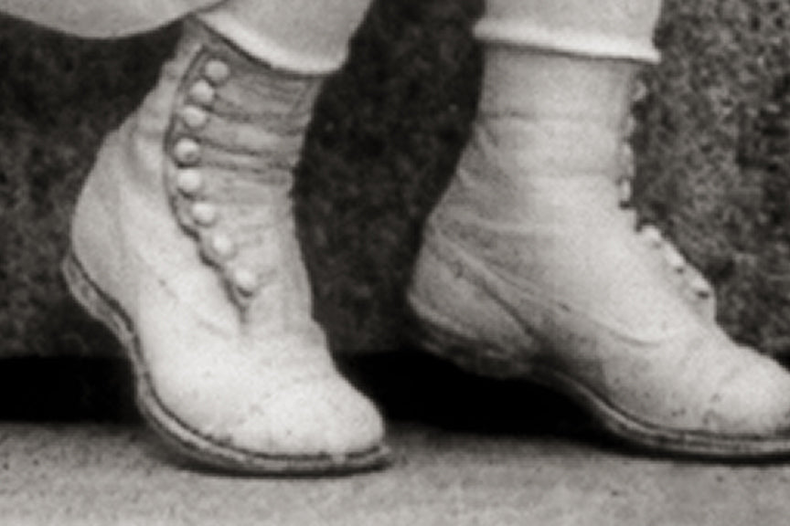 Little Girl Photographer with Brownie Camera, 1917 Historical Pix
