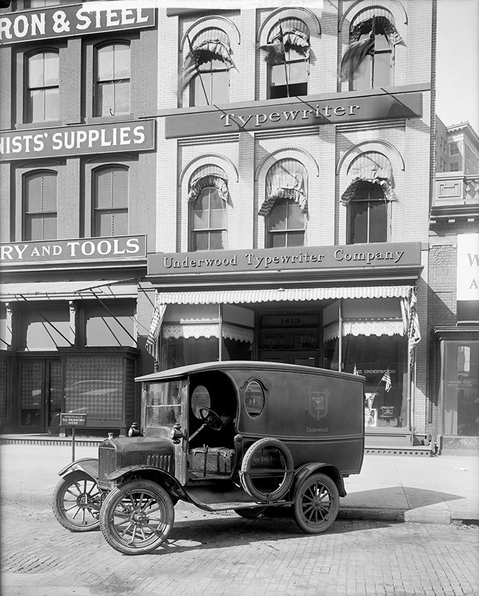 Photo of Underwood Typewriter Store, Washington DC, Early 1900s Historical Pix