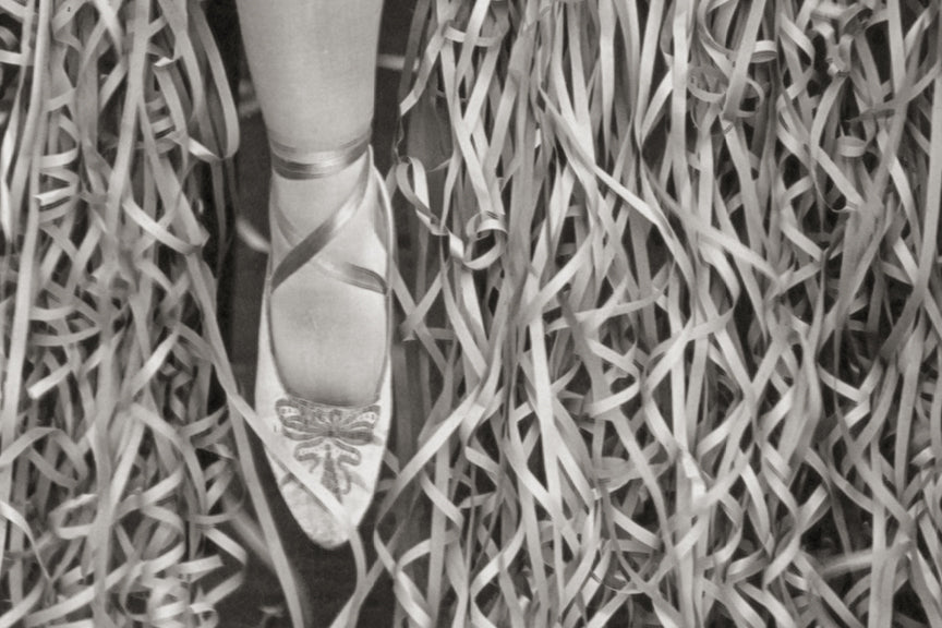 Pin-up photo, Bathing Beauties, in Shredded Paper, 1918 Historical Pix