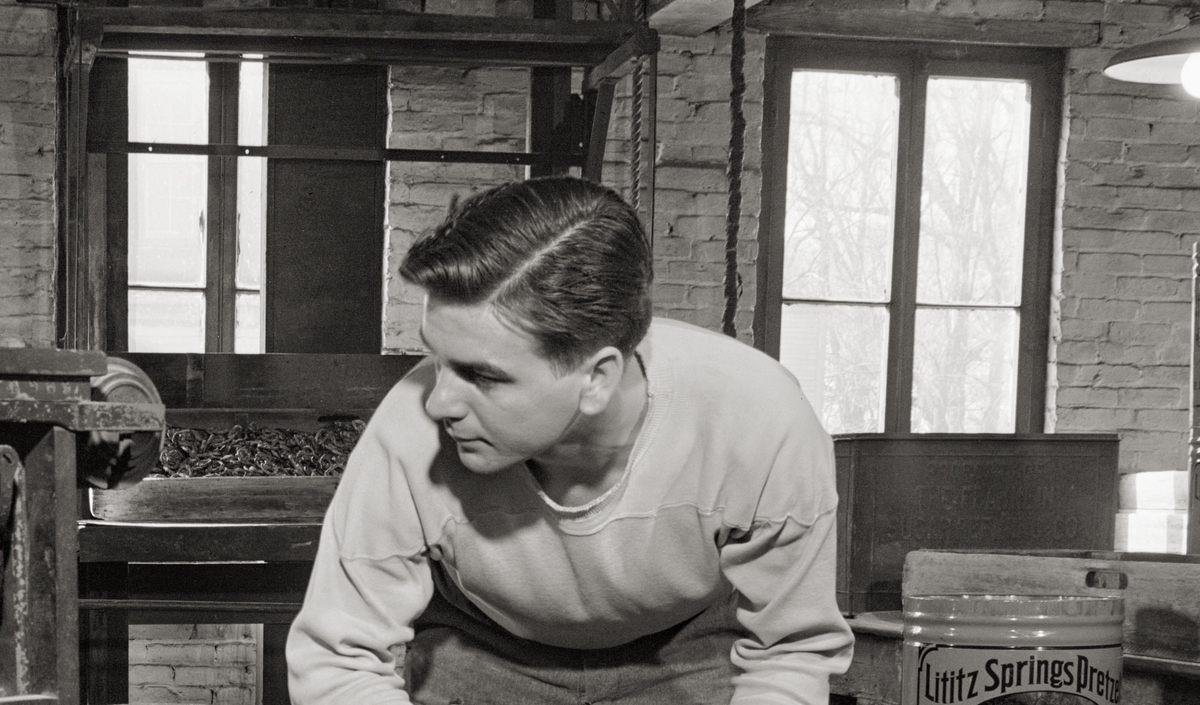 Lititz Pretzels, Lititz, Pennsylvania, 1942