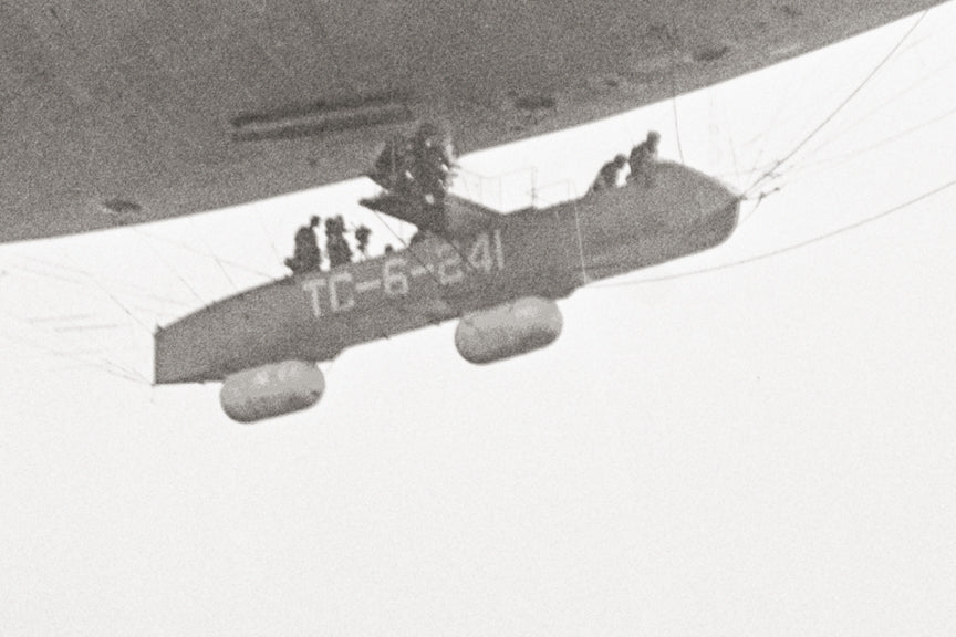 U.S. Army Blimp Over Lincoln Memorial, Washington DC, 1930s Historical Pix