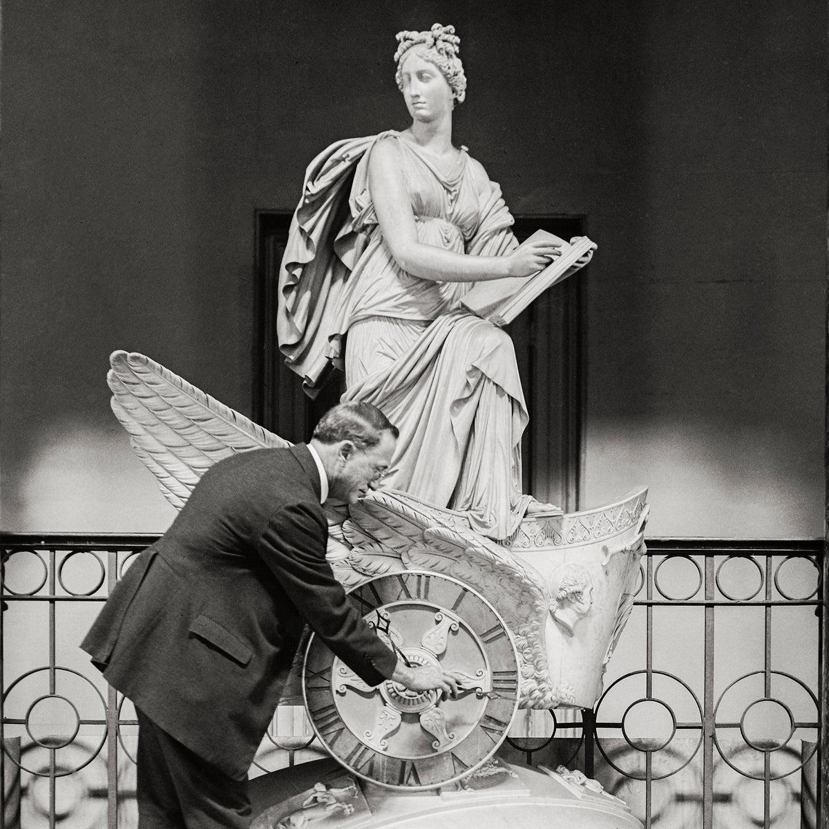 US Capitol Setting Clock, Washington DC, 1922 Historical Pix