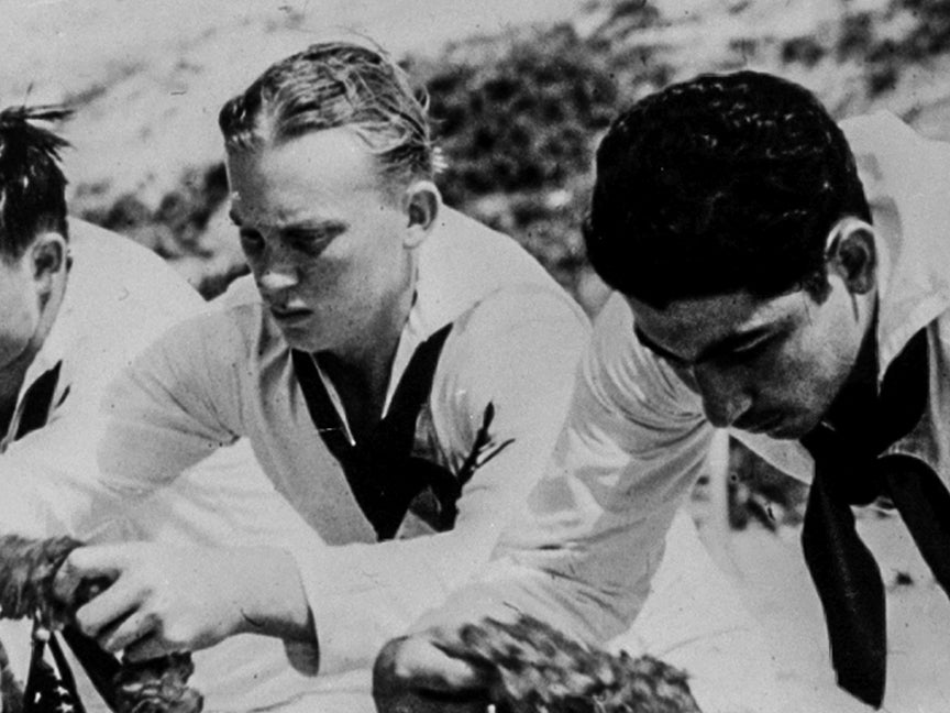 WWII Pearl Harbor Armed Forces Laying Wreaths Historical Pix